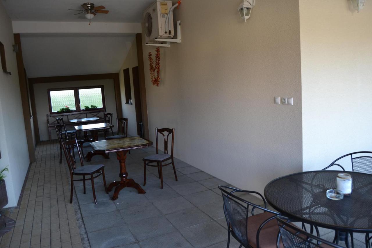Restauracia-Penzion Altana Ludanice Екстериор снимка