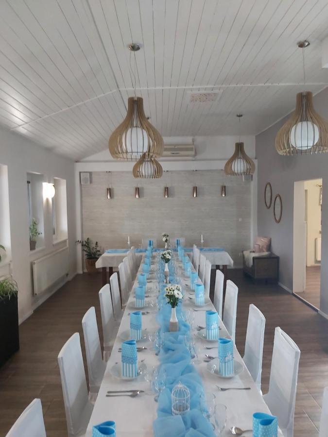 Restauracia-Penzion Altana Ludanice Екстериор снимка