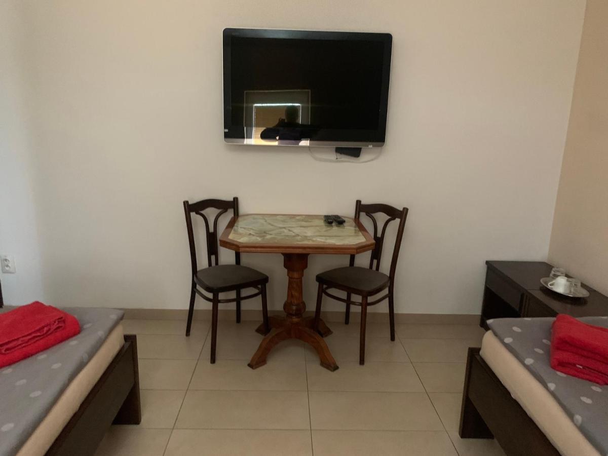 Restauracia-Penzion Altana Ludanice Екстериор снимка